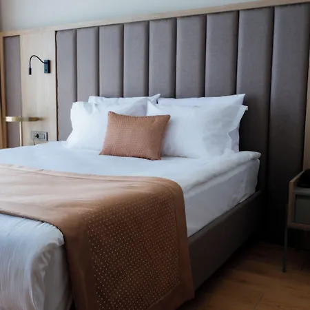 Ξενοδοχείο Renex 5*