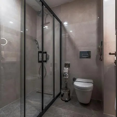 Отель Renex 5*